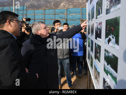 Peking, China. 29 Jan, 2019. Thomas Bach, der Präsident des Internationalen Olympischen Komitees (IOC), besucht ein Schauplatz für die Beijing 2022 Olympischen Winterspiele im Landkreis Yanqing von Peking, der Hauptstadt von China, Jan. 29, 2019. Credit: Zhang Chenlin/Xinhua/Alamy leben Nachrichten Stockfoto