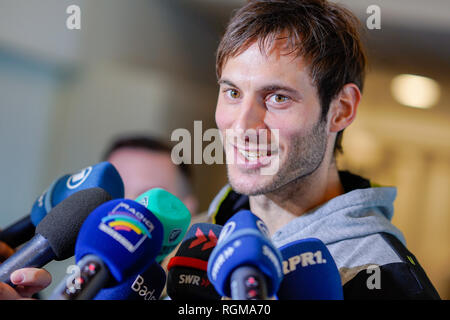 Mannheim, Deutschland. 30 Jan, 2019. Handball: Bundesliga, Pressekonferenz des Bundesligavereins Rhein-Neckar-Löwen in der SAP Arena. Handball Spieler Uwe Gensheimer antworten auf die Fragen der Journalisten nach der Pressekonferenz. Das nationale Team Kapitän kehrt in der Rhein-Neckar Löwen für die neue Saison. Foto: Uwe Anspach/dpa/Alamy leben Nachrichten Stockfoto