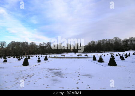 Paris, Frankreich. 30. Januar, 2019. Schneedecke im Park von Sceaux nach Sturm Gabriel Credit: chromoprisme/Alamy leben Nachrichten Stockfoto