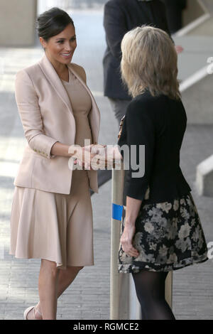 London, Großbritannien. 30 Jan, 2019. Meghan Markle, die Herzogin von Sussex besucht das National Theatre in London, UK. 30. JANUAR 2019. Credit: MediaPunch Inc/Alamy leben Nachrichten Stockfoto