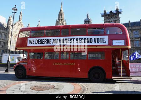 London, Großbritannien. 30. Januar, 2019. PeoplesVote, Red London Bus, Houses of Parliament, London.UK Credit: michael Melia/Alamy leben Nachrichten Stockfoto