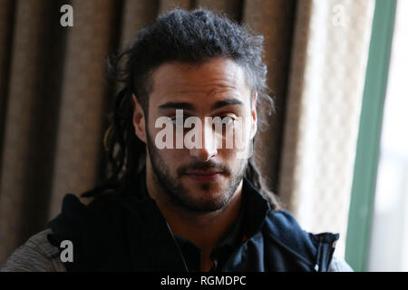 Josh Navidi, die Wales Rugby player spricht zu den Medien während des Wales Rugby Team Pressekonferenz im Vale Resort Hensol, in der Nähe von Cardiff, South Wales am Mittwoch, 30. Januar 2019. Das Team bereitet sich auf Ihre öffnung Guinness Six Nations 2019 Rugby übereinstimmen. pic von Andrew Obstgarten/Andrew Orchard sport Fotografie/Alamy leben Nachrichten Stockfoto