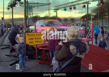 Clydebank, Glasgow, Schottland, Großbritannien, 30. Januar, 2019. Clydebank sah der Start der Schottischen Etappe der Rallye Monte Carlo 2019 mit Einheimischen erlaubt die Autos in der Nähe bis zu Ansicht vor dem Start. 2019 UK Credit: Gerard Fähre / alamy Leben Nachrichten Stockfoto