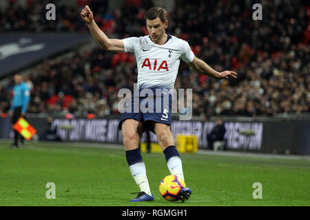 London, Großbritannien. 30 Jan, 2019. Jan Vertonghen von Tottenham Hotspur in Aktion. EPL Premier League match, Tottenham Hotspur v Watford im Wembley Stadion in London am Mittwoch, 30. Januar 2019. Dieses Bild dürfen nur für redaktionelle Zwecke verwendet werden. Nur die redaktionelle Nutzung, eine Lizenz für die gewerbliche Nutzung erforderlich. Keine Verwendung in Wetten, Spiele oder einer einzelnen Verein/Liga/player Publikationen. pic von Steffan Bowen/Andrew Orchard sport Fotografie/Alamy Live news Credit: Andrew Orchard sport Fotografie/Alamy leben Nachrichten Stockfoto