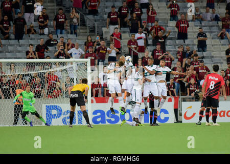 Curitiba, Brasilien. 30 Jan, 2019. Während dem Spiel zwischen Atlético und Coritiba. Gleiches gilt für die 4. Runde des Campeonato Paranaense 2019. Arena da Baixa. Curitiba, PR. Credit: Reinaldo Reginato/FotoArena/Alamy leben Nachrichten Stockfoto