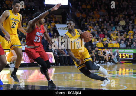 Wichita, Kansas, USA. 30 Jan, 2019. Wichita Zustand Shockers guard Jamarius Burton (2) Laufwerke an den Korb während der NCAA Basketball Spiel zwischen der SMU Mustangs und die Wichita State Shockers an Charles Koch Arena in Wichita, Kansas. Kendall Shaw/CSM/Alamy leben Nachrichten Stockfoto