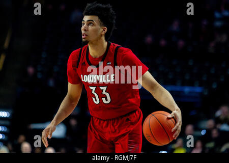 Winston-Salem, NC, USA. 30 Jan, 2019. Louisville Kardinäle weiterleiten Jordanien Nwora (33) in der Stellung ACC (Zubehör) Basketball matchup an LJVM Coliseum in Winston-Salem, NC. (Scott Kinser/Cal Sport Media) Credit: Cal Sport Media/Alamy leben Nachrichten Stockfoto