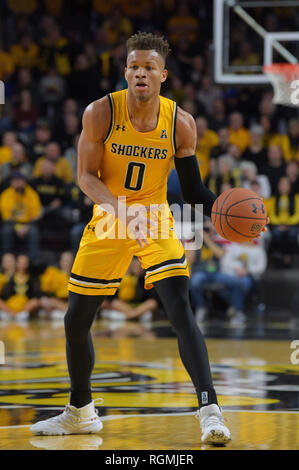 Wichita, Kansas, USA. 30 Jan, 2019. Wichita Zustand Shockers guard Dexter Dennis (0) übernimmt den Ball während der NCAA Basketball Spiel zwischen der SMU Mustangs und die Wichita State Shockers an Charles Koch Arena in Wichita, Kansas. Kendall Shaw/CSM/Alamy leben Nachrichten Stockfoto