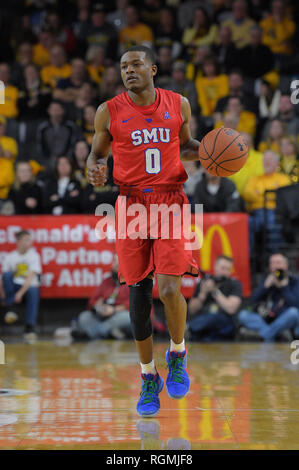 Wichita, Kansas, USA. 30 Jan, 2019. Southern Methodist Mustangs guard Jahmal McMurray (0) übernimmt den Ball während der NCAA Basketball Spiel zwischen der SMU Mustangs und die Wichita State Shockers an Charles Koch Arena in Wichita, Kansas. Kendall Shaw/CSM/Alamy leben Nachrichten Stockfoto