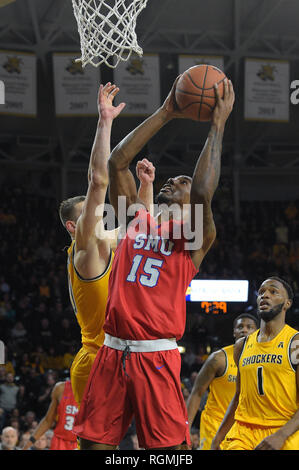 Wichita, Kansas, USA. 30 Jan, 2019. Southern Methodist Mustangs vorwärts Isiaha Mike (15) schießt den Ball während der NCAA Basketball Spiel zwischen der SMU Mustangs und die Wichita State Shockers an Charles Koch Arena in Wichita, Kansas. Kendall Shaw/CSM/Alamy leben Nachrichten Stockfoto