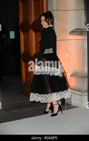 London, Großbritannien. 30 Jan, 2019. Kimberleigh Gelber besucht die Christian Dior Designer der Träume mode Ausstellung von Swarovski im V&A Museum London unterstützt. Credit: SOPA Images Limited/Alamy leben Nachrichten Stockfoto