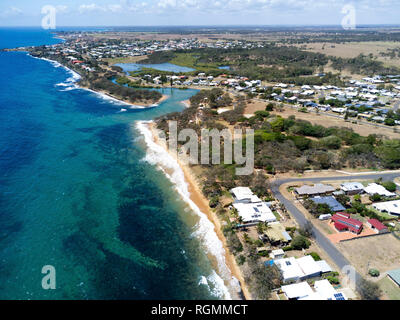 Antenne der Küstengebiete der Gemeinschaft der Innes Park an der Coral Coast in der Nähe von Bundaberg Queensland Australien Stockfoto