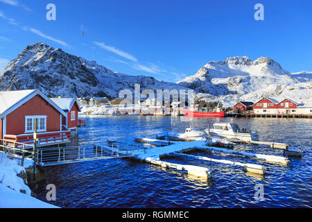 Das Fischerdorf Sorvagen auf Lofoten Inseln, Norwegen Stockfoto