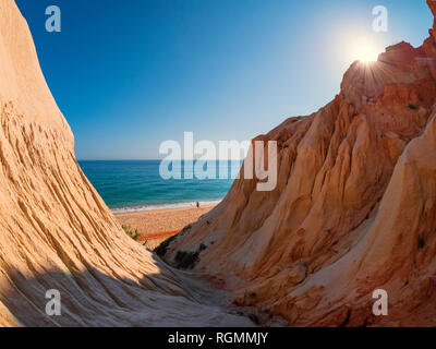 Portugal, Algarve, Felsformationen am Strand Stockfoto