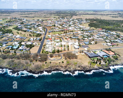 Antenne der Küsten-Gemeinschaft der Innes Park an der Coral Coast in der Nähe von Bundaberg Queensland Australien Stockfoto