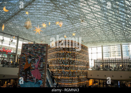 Seoul, Südkorea - Dezember, 2018: Blick auf Starfield Bibliothek in Starfield COEX Mall. Coex Convention and Exhibition Center in Gangnam Bezirk, Seoul. Stockfoto