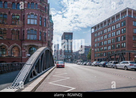 Deutschland, Hamburg, Speicherstadt, Gebäude der Hamburger Hafen und Logistik AG Links Stockfoto