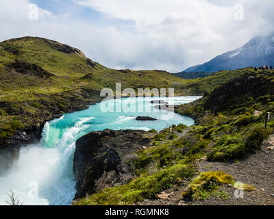 Südamerika, Chile, Patagonien, Blick auf Rio Paine, Torres del Paine Nationalpark, Wasserfall Salto Grande Stockfoto