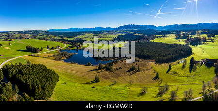 Deutschland, Bayern, Ostallgäu, Weilheim-Schongau wurde, Wildsteig, Luftaufnahme von See Schwaigsee Stockfoto