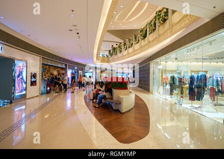 Hongkong - ca. November 2016: Innerhalb der Elemente Shopping Mall. Elemente ist ein großes Einkaufszentrum am 1 Austin Road, Tsim Sha Tsui, K entfernt Stockfoto