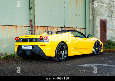 Ferrari F430 Scuderia Spider 16M V 8. Nur 499 Autos wurden erbaut und 2009 verkauft Ferrari's 16. F1 Konstrukteurs-WM im Jahr 2008 zu gedenken. Stockfoto