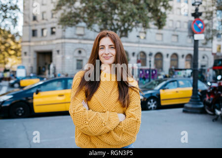 Bildnis eines rothaarigen Frau in der Stadt Stockfoto