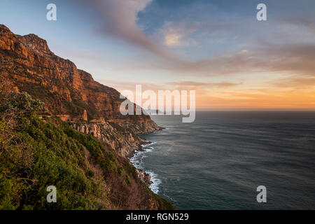 Südafrika, Klippen von Kap der Guten Hoffnung nach Sonnenuntergang Stockfoto