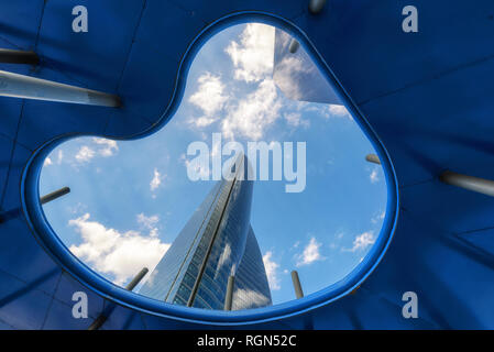 Spanien, Madrid, zu Cuatro Torres Business Area von unten Stockfoto