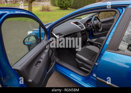 Innenraum des Peugeot 207 5 Türer 2009 Stockfoto