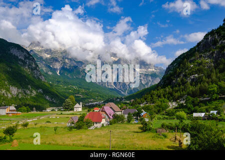 Albanien, Shkoder County, Albanischen Alpen, Theth Nationalpark, Theth, Radohima massiv Stockfoto