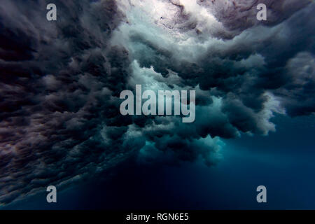 Malediven, unter Wasser Blick auf Wave, Unterwasser Schuß Stockfoto