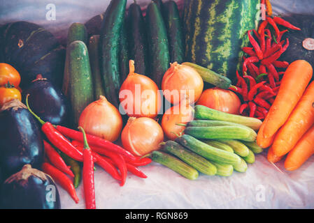 Verschiedene Arten von Gemüse, die in den Speichern angezeigt. Stockfoto