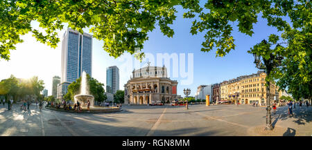 Deutschland, Hessen, Frankfurt, Panoramablick auf Alte Oper Stockfoto