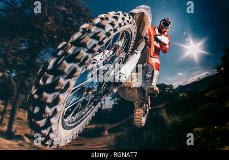 Motocross biker springen Stockfoto