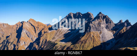 Laufbacher-Eck-Weg, bin Raedlergrat Himmelhorn, 2111 m, Schneck, 2268 m, Himmeleck, 2145m, Großer Wilder, 2379 m und Kleiner Wilder, 2306 m, Allgäuer Alpe Stockfoto