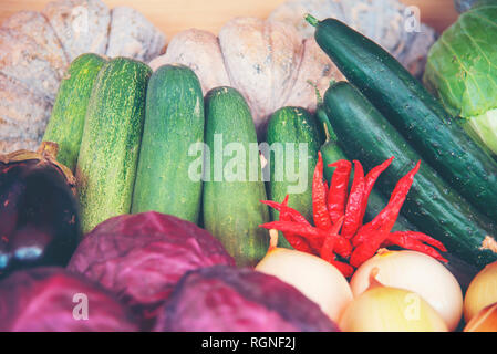 Verschiedene Arten von Gemüse, die in den Speichern angezeigt. Stockfoto