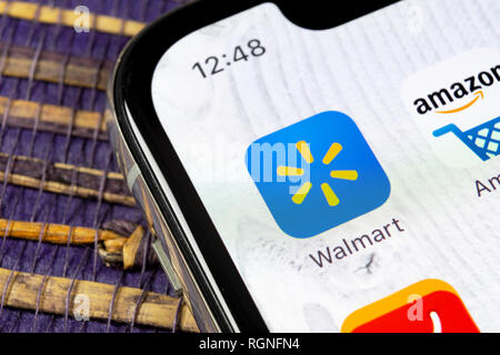 Sankt-Petersburg, Russland, Dezember 5, 2018: Walmart Symbol auf Apple iPhone X-close-up. Walmart App Symbol. Walmart.com ist multinational Stockfoto