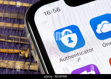 Sankt-Petersburg, Russland, Dezember 5, 2018: Microsoft authenticator Symbol auf Apple iPhone X Bildschirm des Smartphones. Microsoft verbindlich Stockfoto