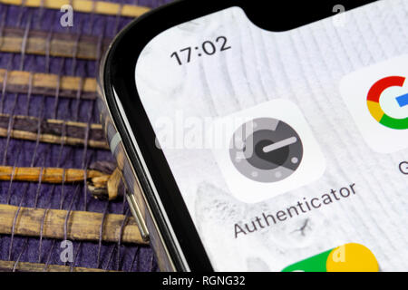 Sankt-Petersburg, Russland, Dezember 5, 2018: Google Authenticator Symbol auf Apple iPhone X Bildschirm des Smartphones. Google Authenticator ein Stockfoto