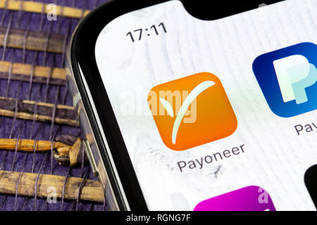 Sankt-Petersburg, Russland, Dezember 5, 2018: Payoneer Symbol auf Apple iPhone X Bildschirm des Smartphones. Payoneer App Symbol. Payoneer ist ein Stockfoto