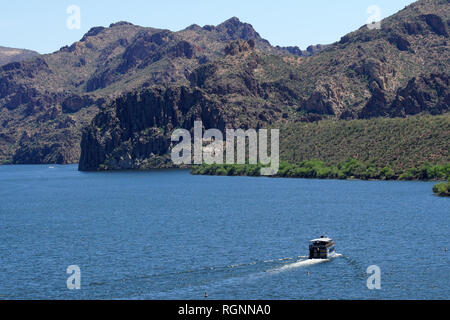 Eine touristische Bootsfahrten in Canyon Lake, Arizona. Stockfoto