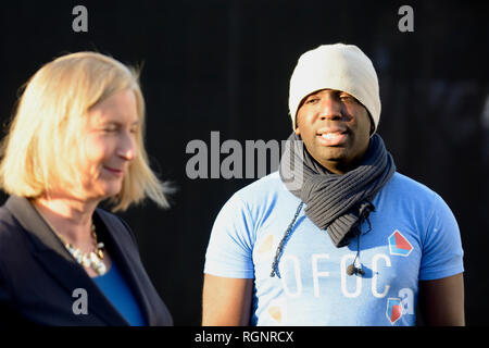 Femi Oluwole (anti-Brexit Spoiler) und Dr. Sarah Wollaston MP (Con) Stockfoto