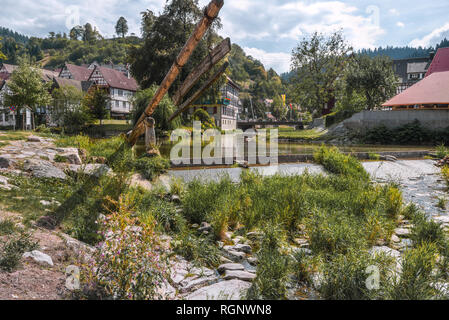 Historische Flut von der Kinzig, Stadt Schiltach, Schwarzwald, Deutschland, Gamben Bau wurde verwendet, Transport von Schnittholz zu schweben. Stockfoto