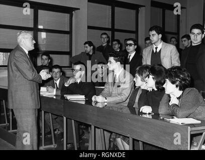 Italia, Roma, studenti in Aula, Università Cattolica del Sacro Cuore, 1960 Stockfoto
