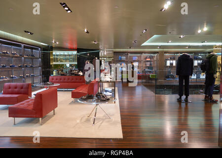 Hongkong - ca. November 2016: Prada Store in Hongkong. Stockfoto