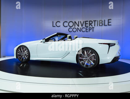 DETROIT, MI/USA - Januar 15, 2019: ein Lexus LC Convertible Concept Car auf der North American International Auto Show (NAIAS). Stockfoto