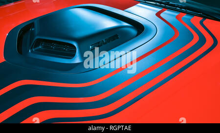 DETROIT, MI/USA - Januar 15, 2019: Nahaufnahme einer 2019 Dodge Challenger Shaker hood Scoop, auf der North American International Auto Show (NAIAS). Stockfoto