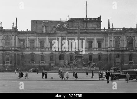 Die Ruine, Museum der Bildenden Künste vor Abriss, abgerissen 1968, Karl-Marx-Platz heute Augustusplatz, Leipzig, Sachsen, DDR Stockfoto