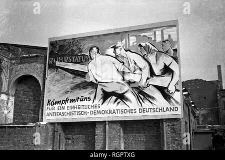 Die Propaganda für die Vereinigten antifaschistischen demokratischen Deutschland, Plakat, 1948, Leipzig, Sachsen, DDR, Deutschland Stockfoto