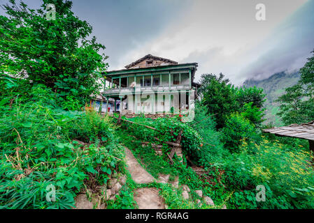 Foto von traditionellen Haus in Himalaya, sainj Valley, Kullu, Himachal Pradesh, Indien Stockfoto